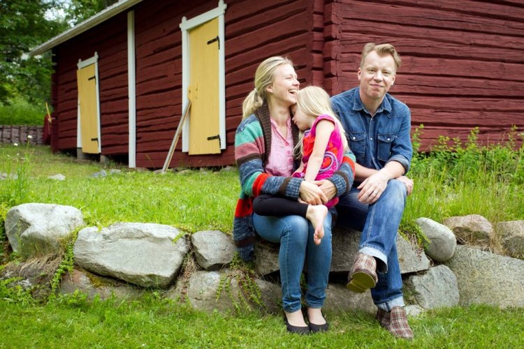 Ystävyyden talossa - Mirva Kuivalainen ja Petri Tiainen Ystävyyden talossa - Mirva Kuivalainen ja Petri Tiainen