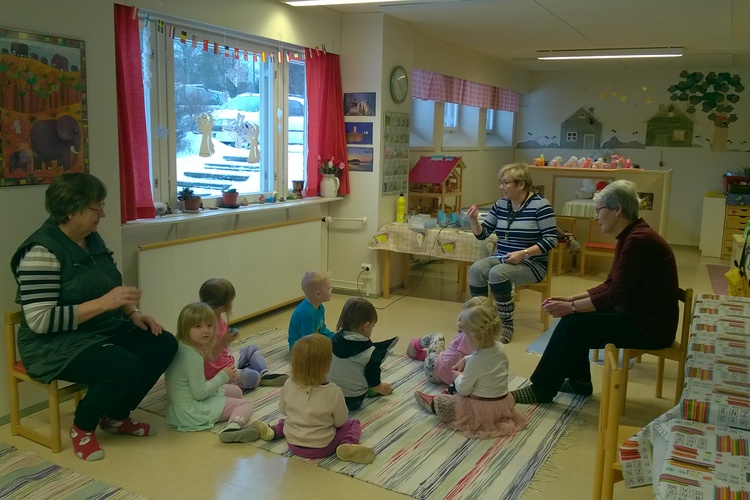 Leikkejä lasten kanssa