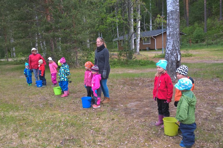 Lapset kesäkerhossa